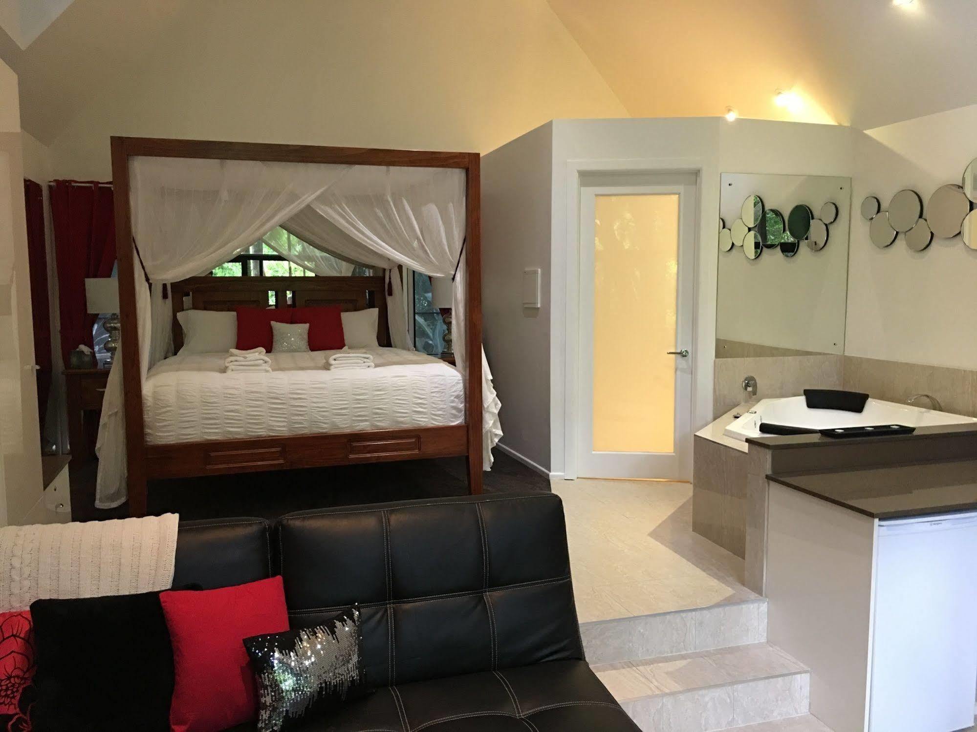 Chalet On Gallery Walk - King Bed, Spa, Fireplace, Wifi & Netflix, Linger A While Mount Tamborine Εξωτερικό φωτογραφία